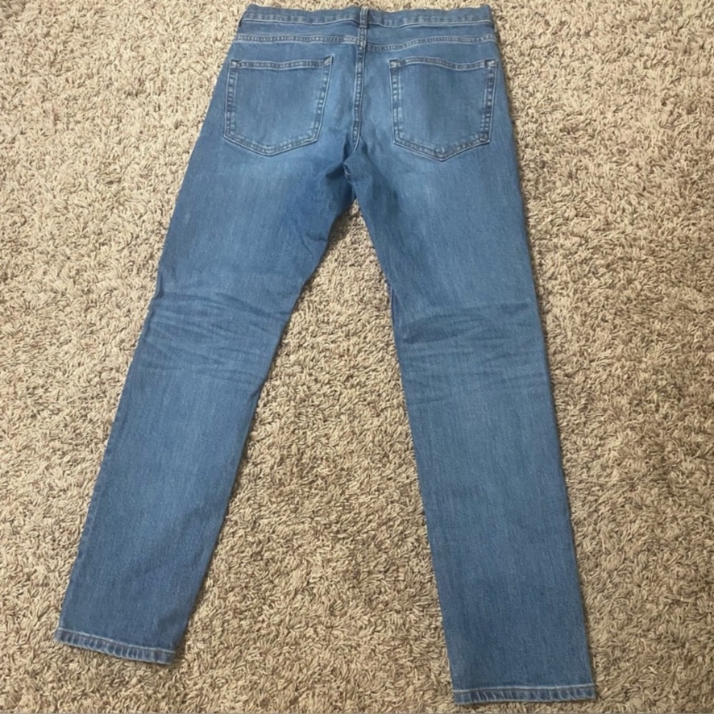Light and Dark Wash Slim Cut Everlane Jeans Bundle, Size 32 - Picture 9 of 11